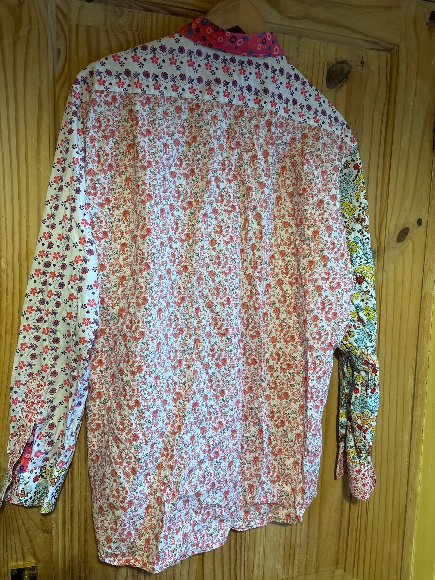 Pre Worn Shite Shirt XL tooty fruity