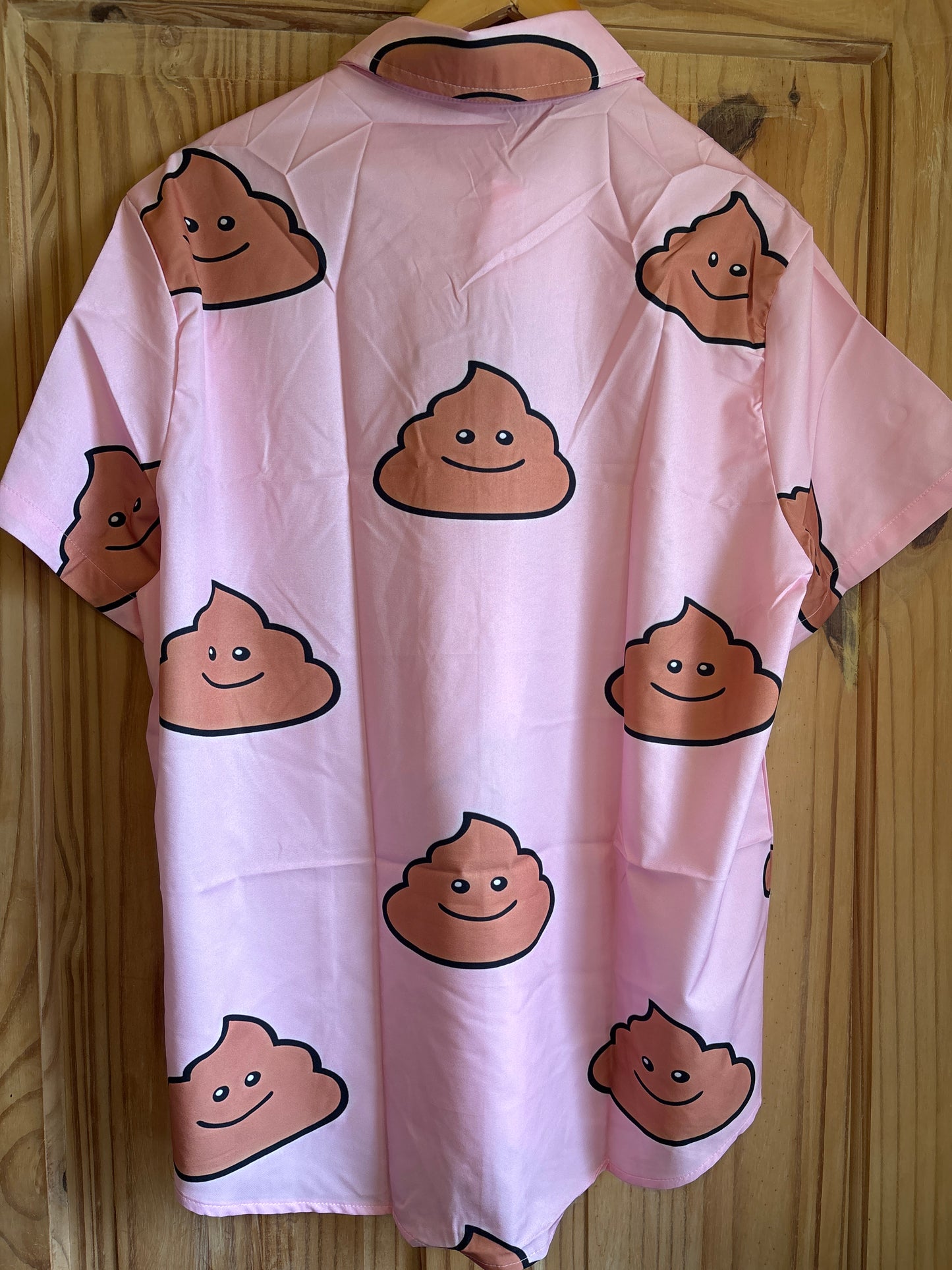 La chemise hawaïenne classique rose avec l'emoji caca
