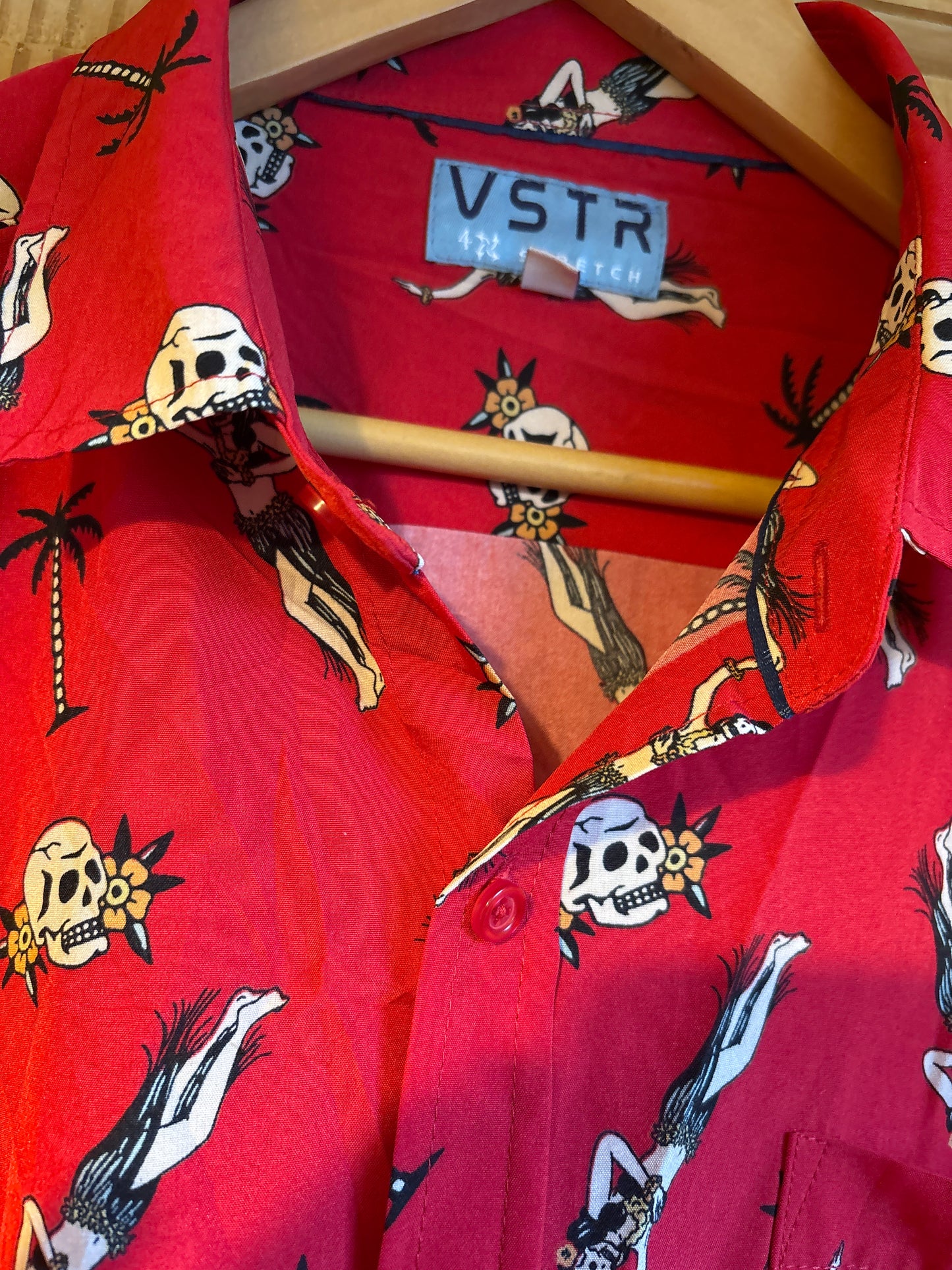 Pre Worn XL VSTR Hawaiian skulls and ghost hoola ladies