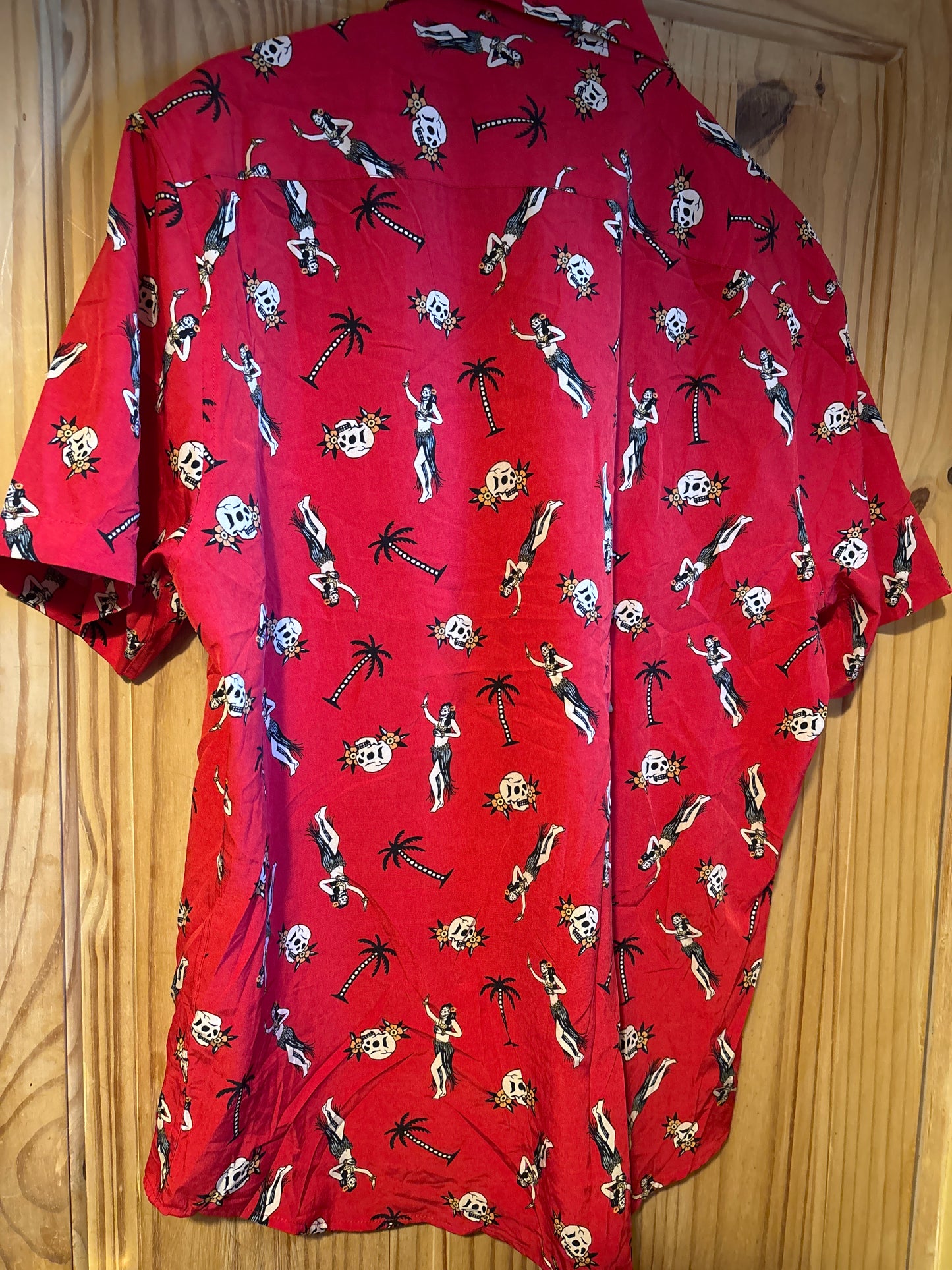 Pre Worn XL VSTR Hawaiian skulls and ghost hoola ladies
