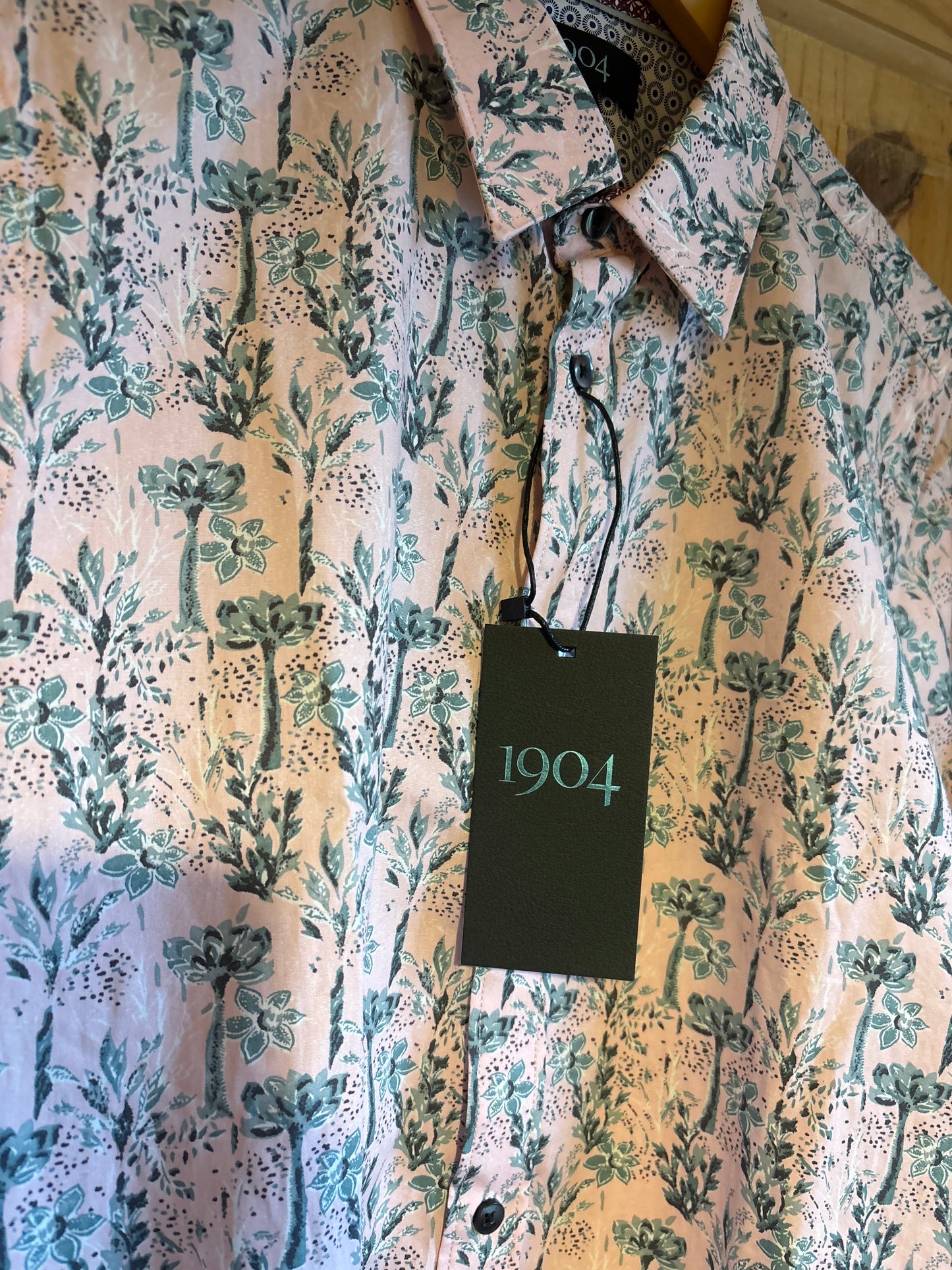 Men’s Branded 1904 pink Floral Shirt Medium