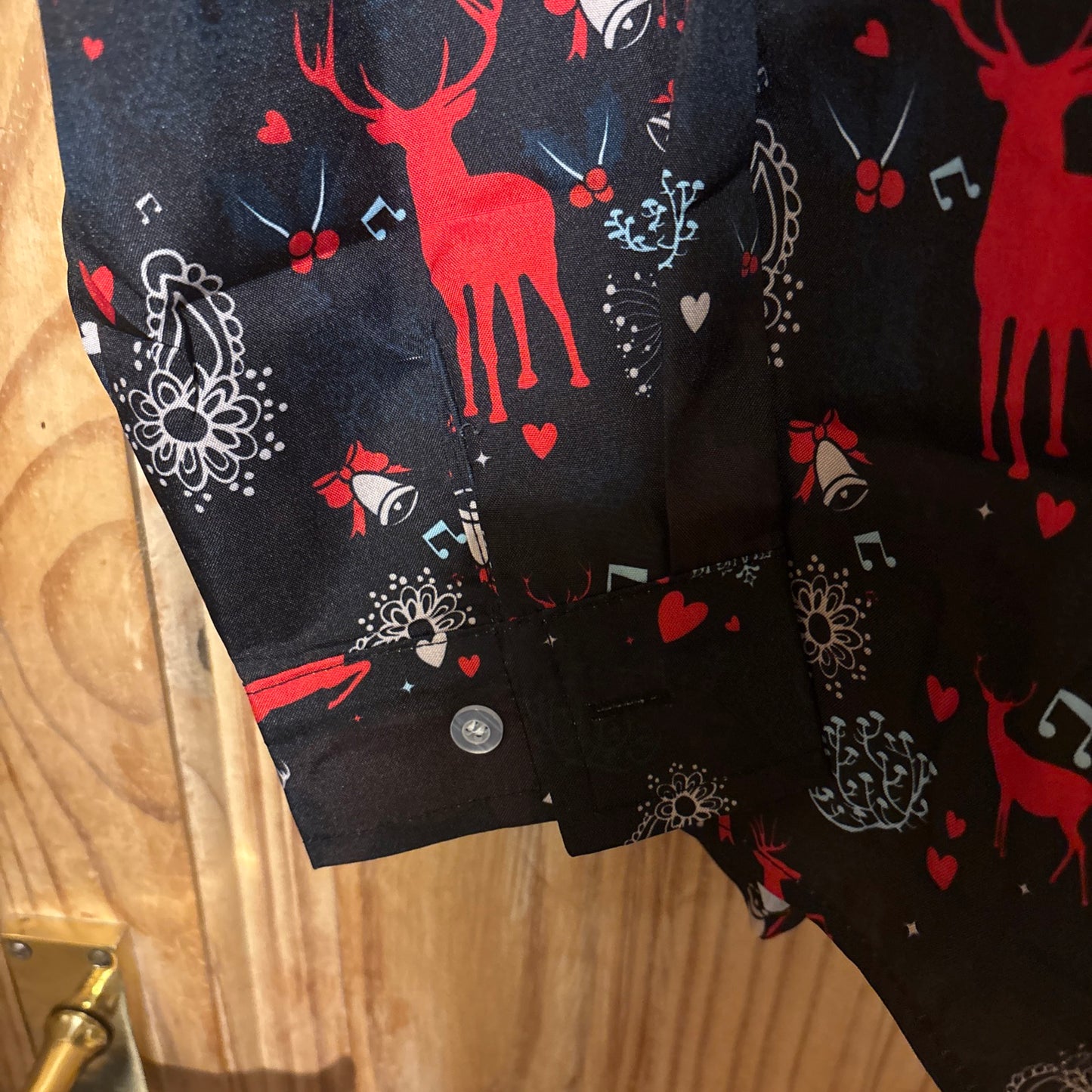 Men’s Branded kvruhuiy Vintage Christmas design shirt large