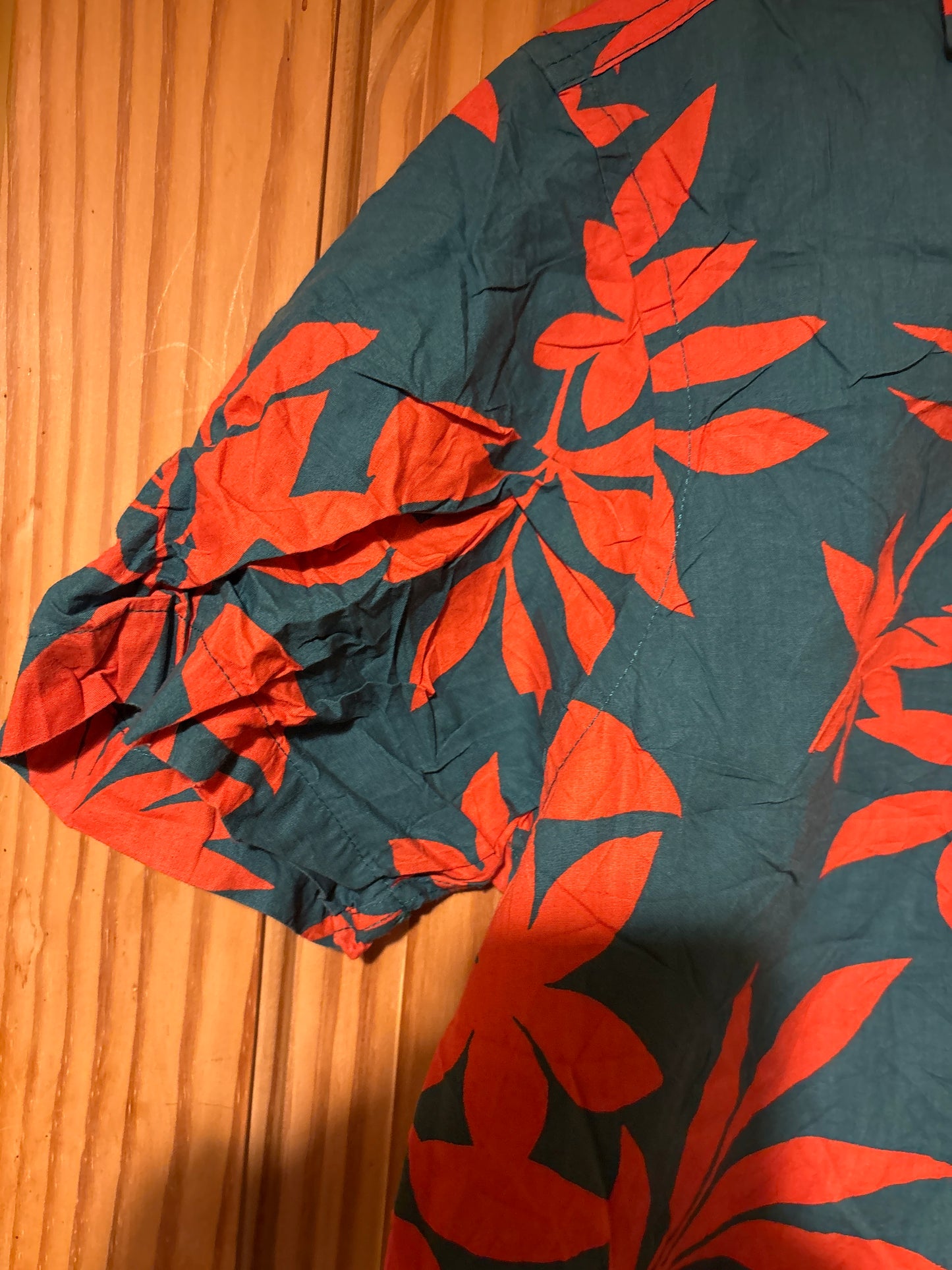 Pre Worn medium old navy Hawaiian shirt the classic tan highlighter