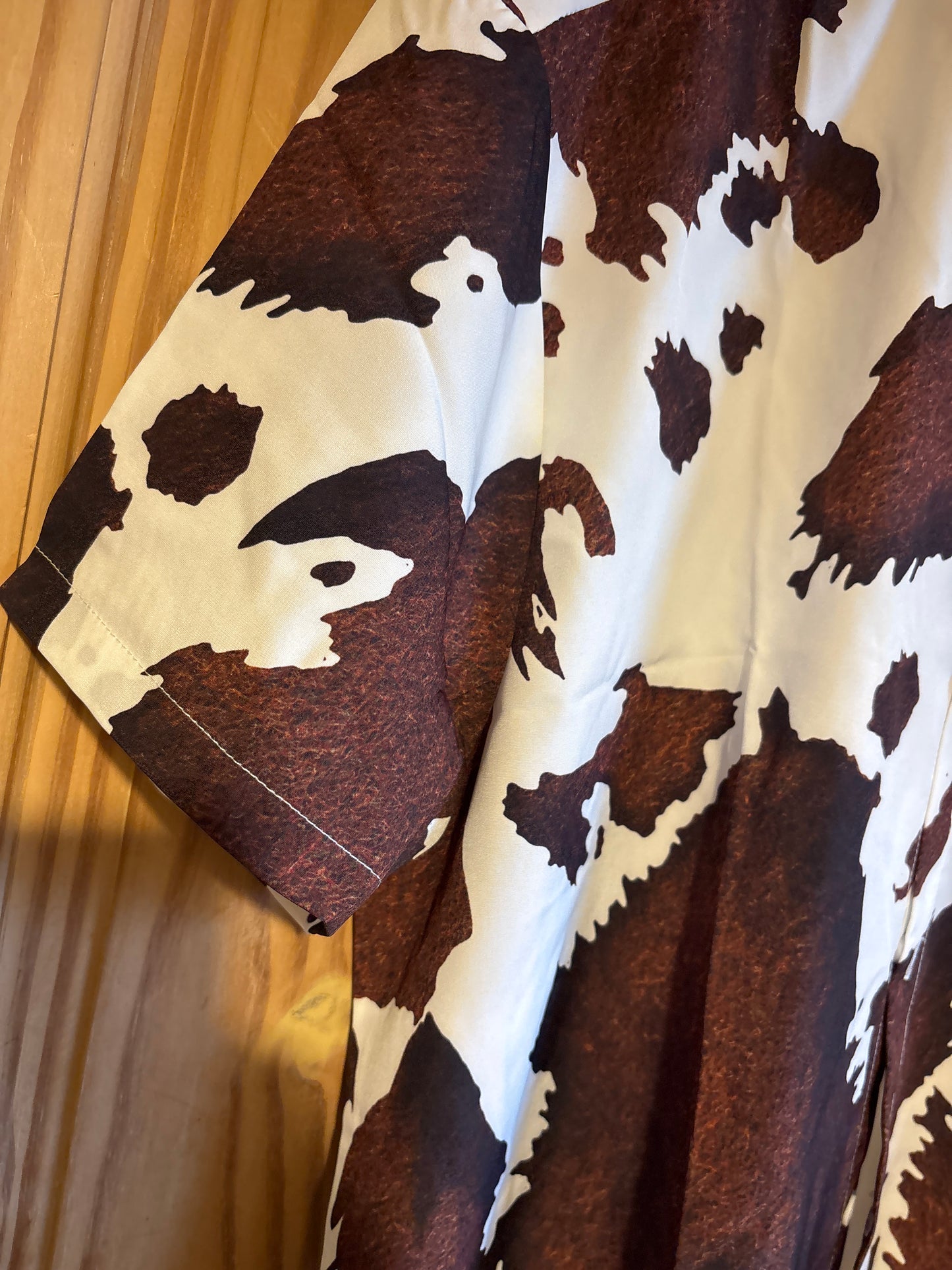 Don’t sit under cows Hawaiian Shirt