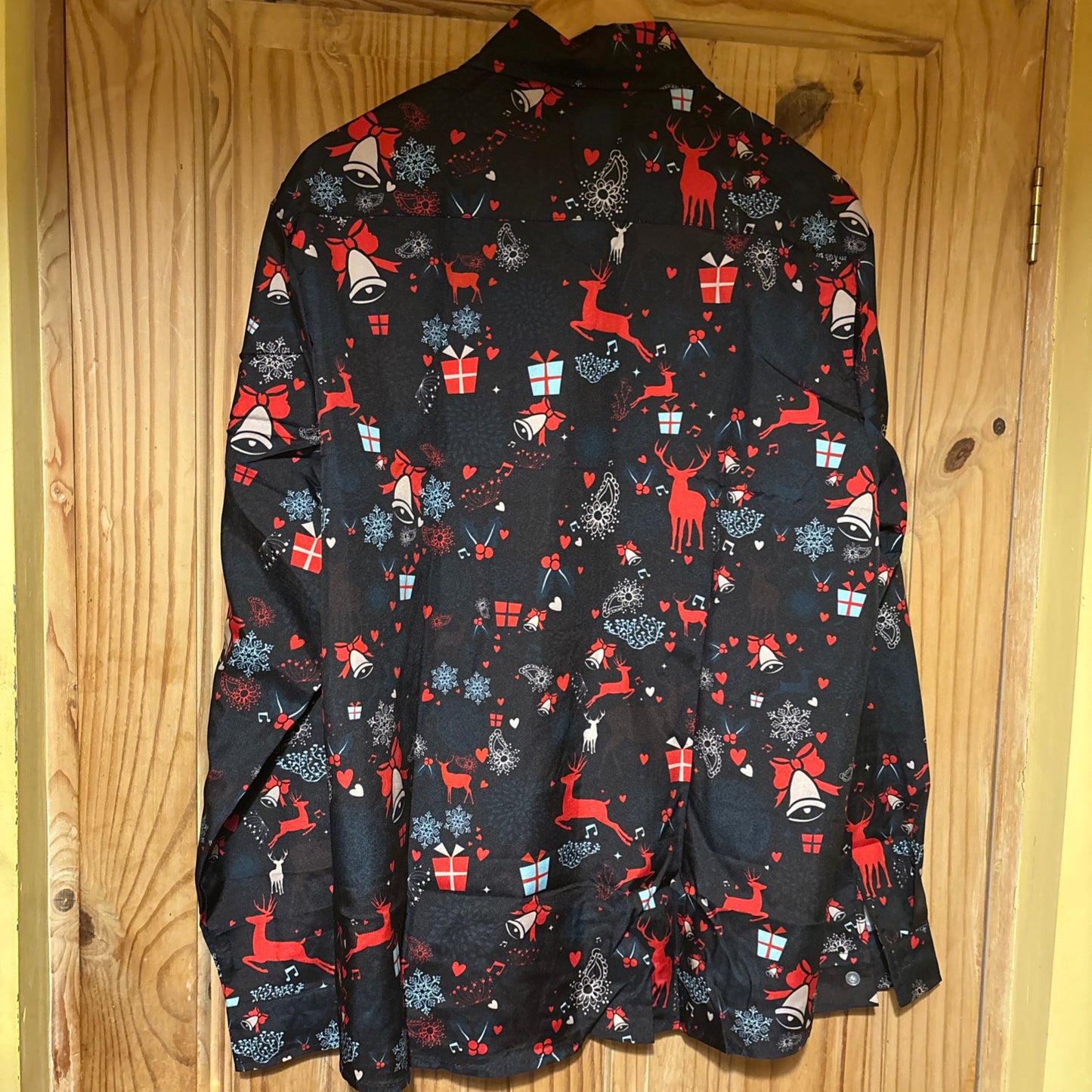 Men’s Branded kvruhuiy Vintage Christmas design shirt large
