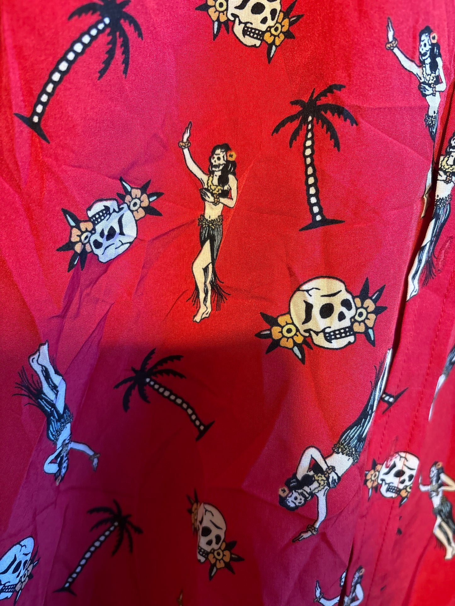 Pre Worn XL VSTR Hawaiian skulls and ghost hoola ladies