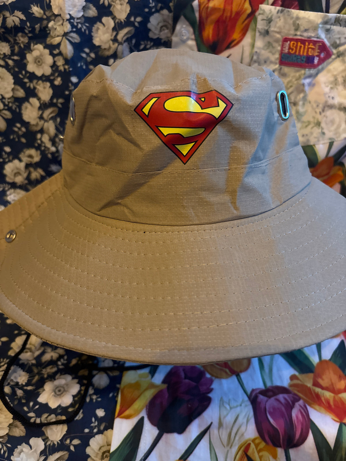 Superman in beige shit retro Bucket Hat