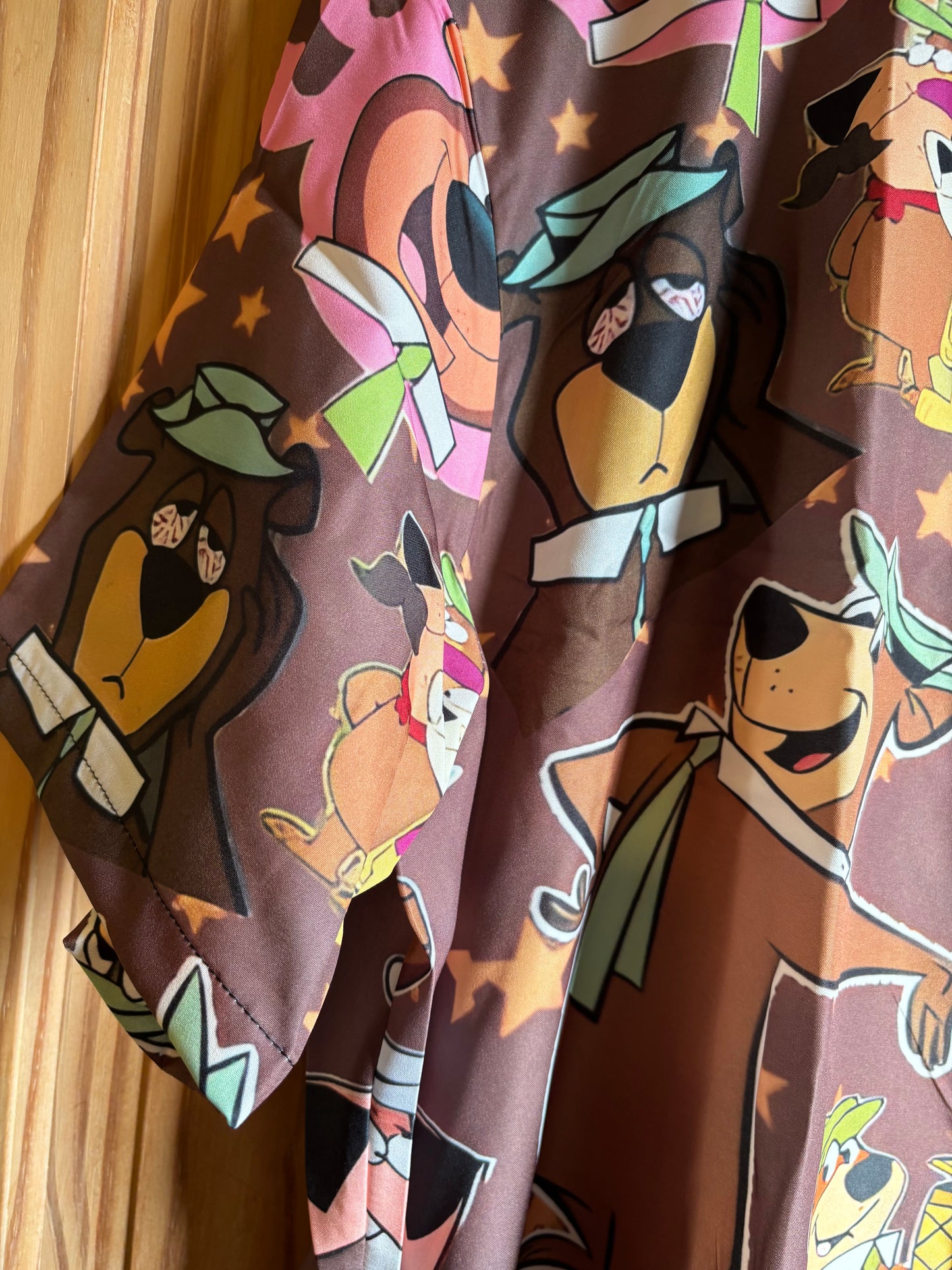 L'ours nécessite une chemise hawaïenne de merde
