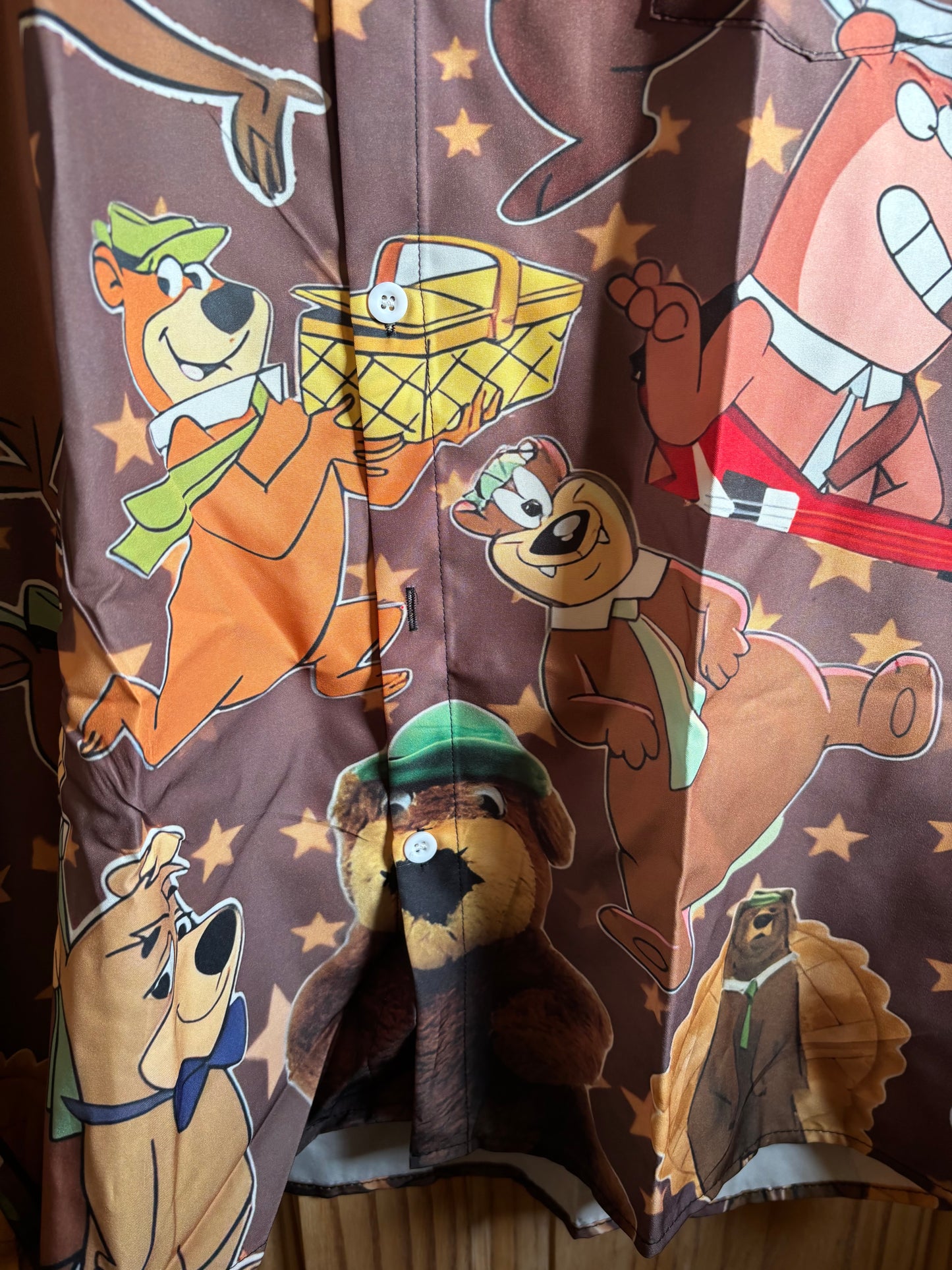 L'ours nécessite une chemise hawaïenne de merde