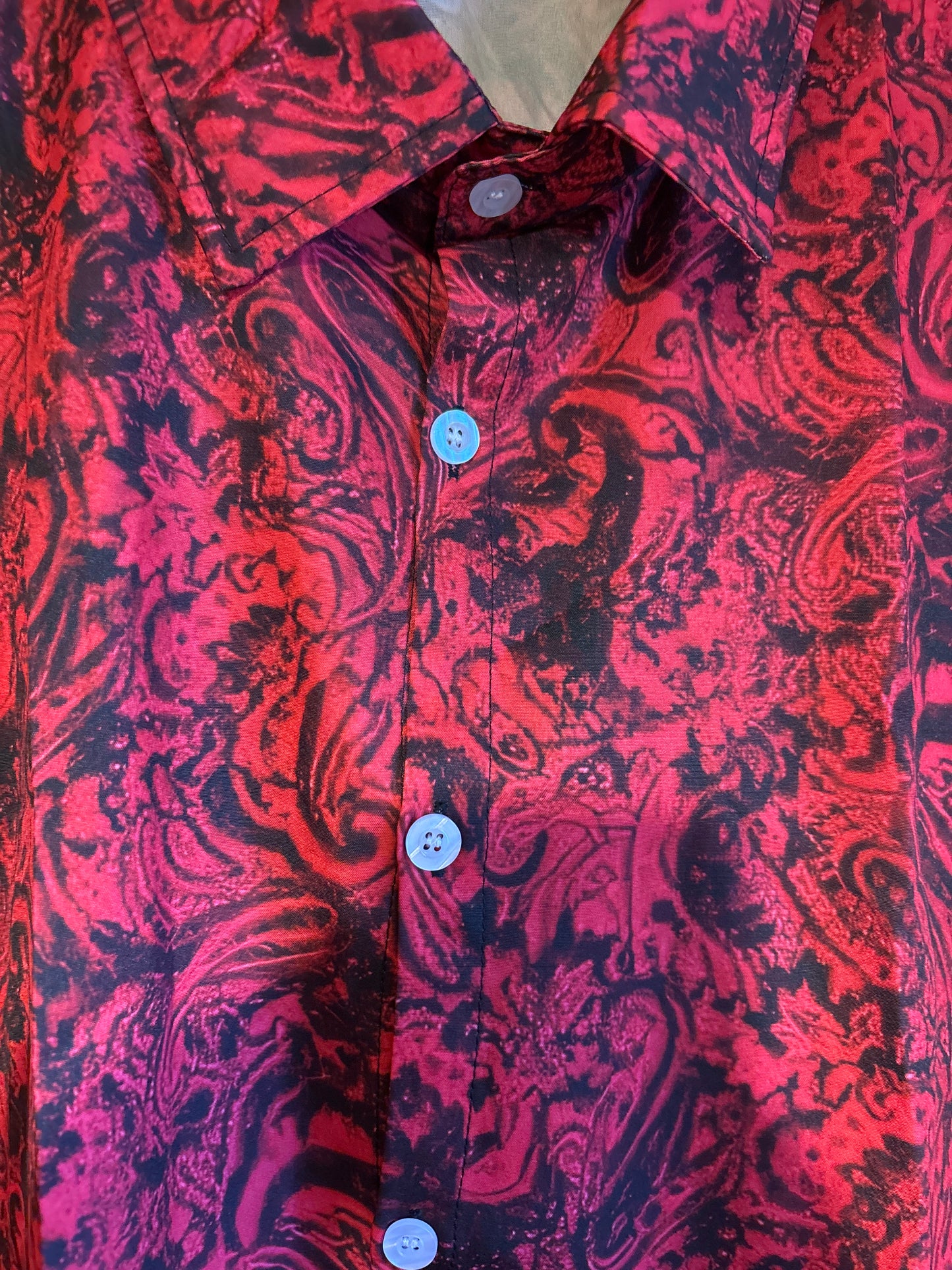 Mes entrailles ont fait ressortir une merde de chemise hawaïenne de grande taille
