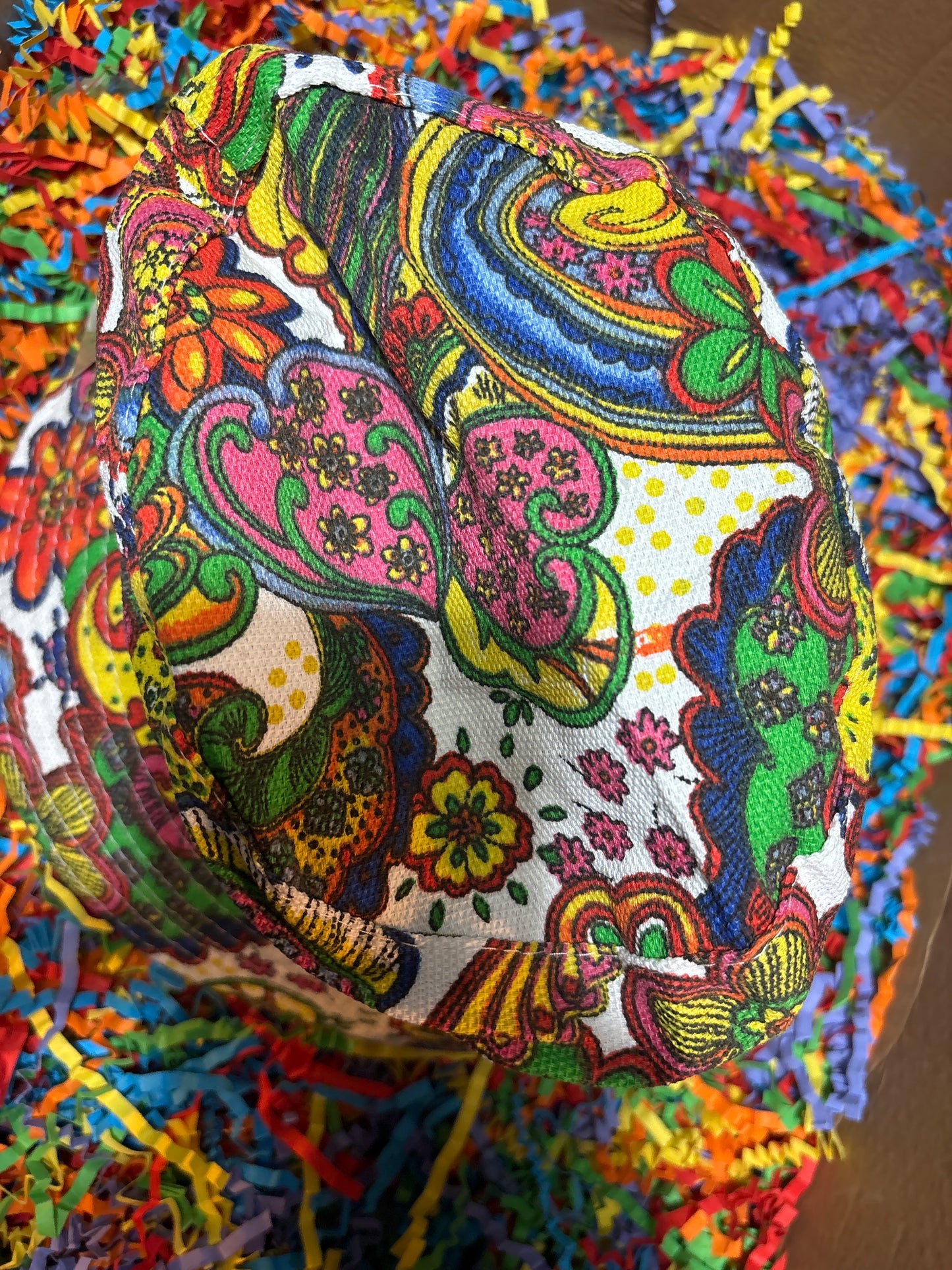 Trippy 70s shite shirt Bucket Hat