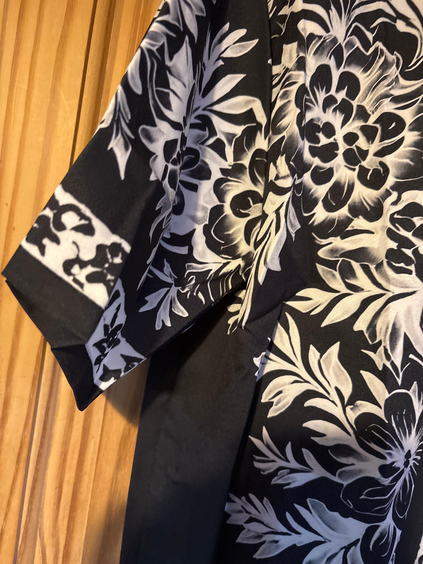Les chemises colorées n'ont pas été inventées chemise de fête originale.