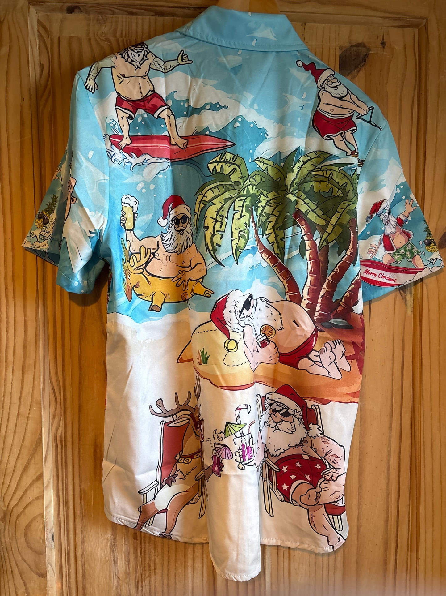 Le reste de l'année, le père Noël est un chemise hawaïenne de merde