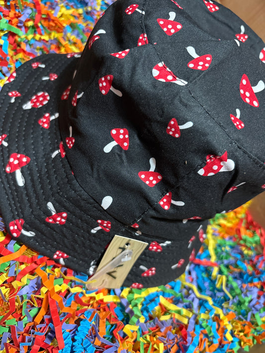 Trippy fun guy magic mushroom shite shirt Bucket Hat
