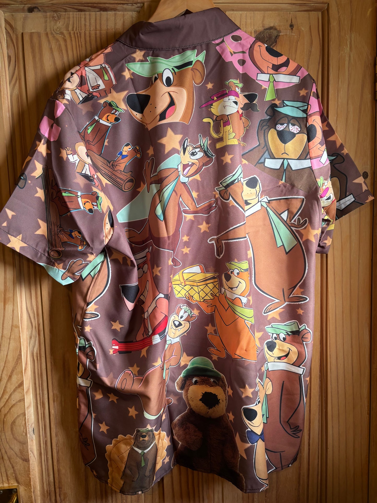 L'ours nécessite une chemise hawaïenne de merde