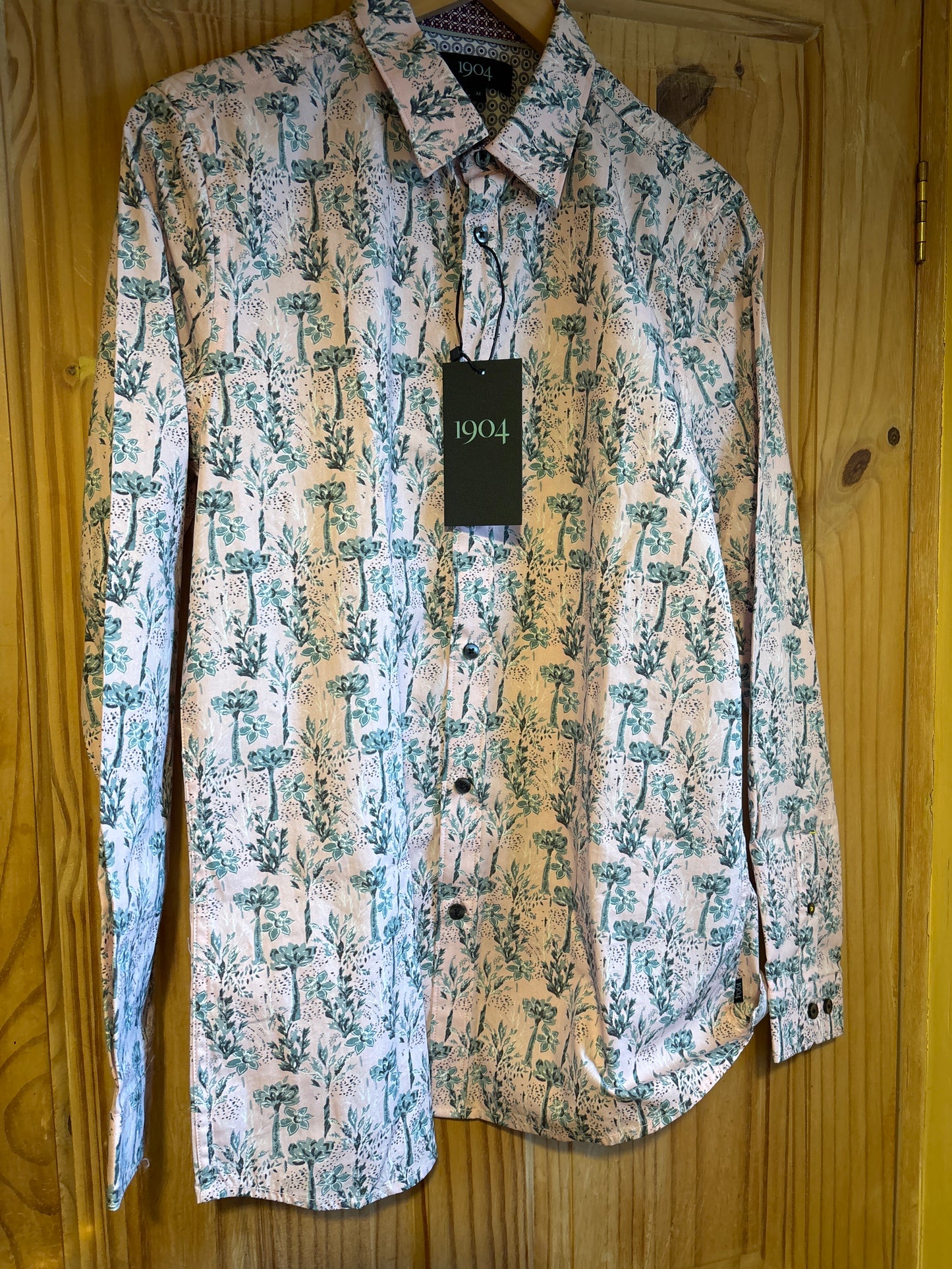 Men’s Branded 1904 pink Floral Shirt Medium